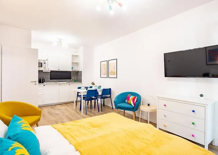 Marone 209 ~ Ac/balcony/indoor Parking Apartment *
