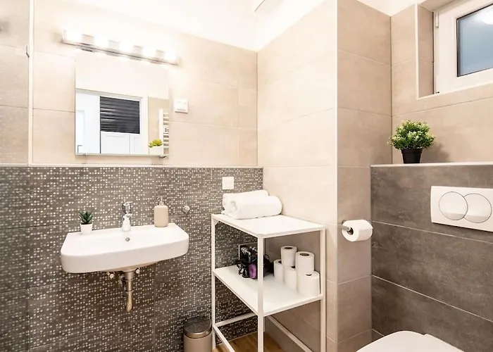 Apartament Marone 209 ~ Ac/balcony/indoor Parking *