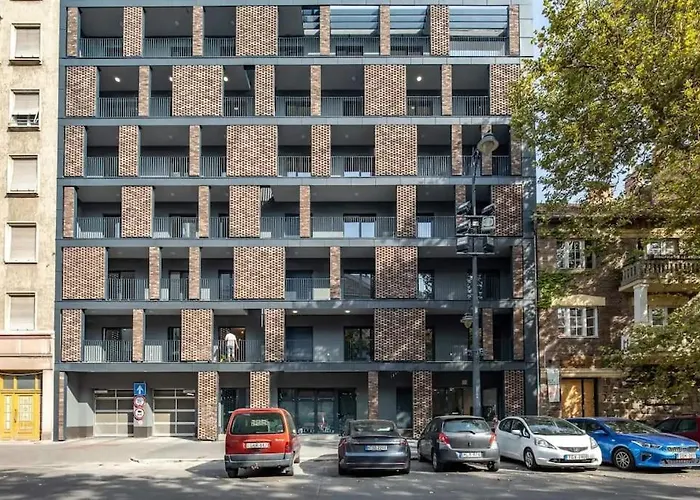 Apartment Marone 209 ~ Ac/balcony/indoor Parking *